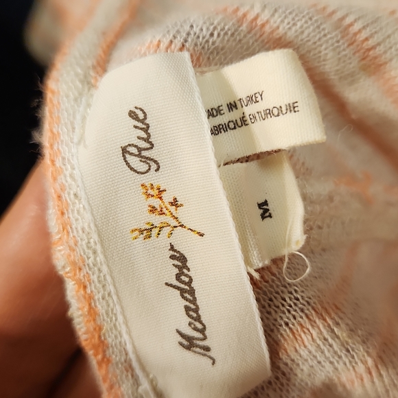 Flattering Anthropologie V-Neck Top EUC - Picture 4 of 4